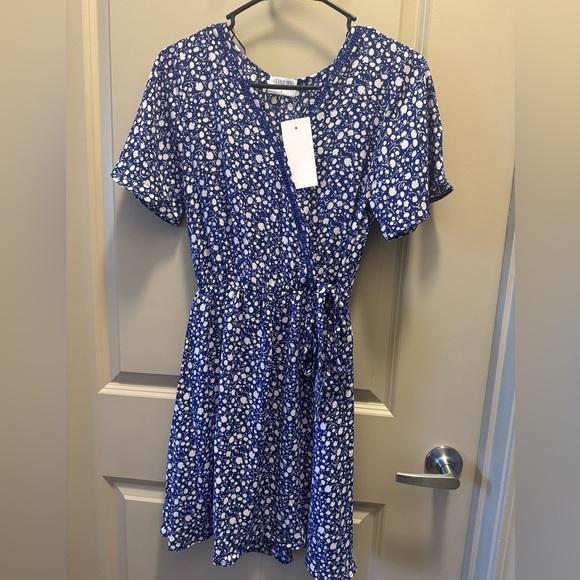 Dress - Picture 4 of 4